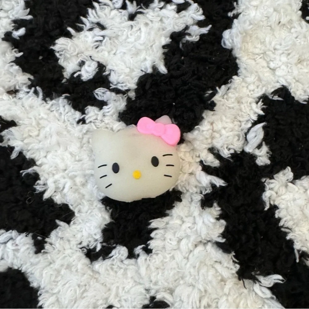 Hello Kitty Pink Bow wire cover